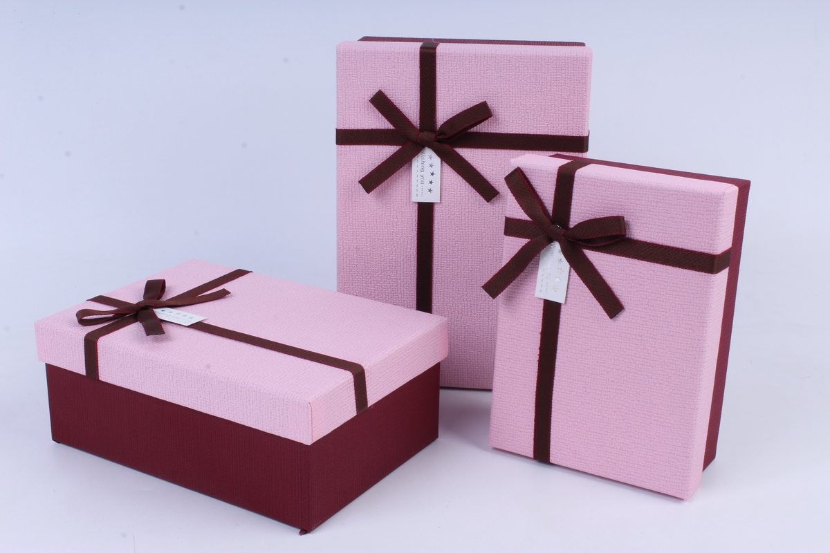 Формы подарков. Коробки для подарочных наборов. 3 Подарочных коробки. Три коробки с подарками. Подарочная коробка высокая.