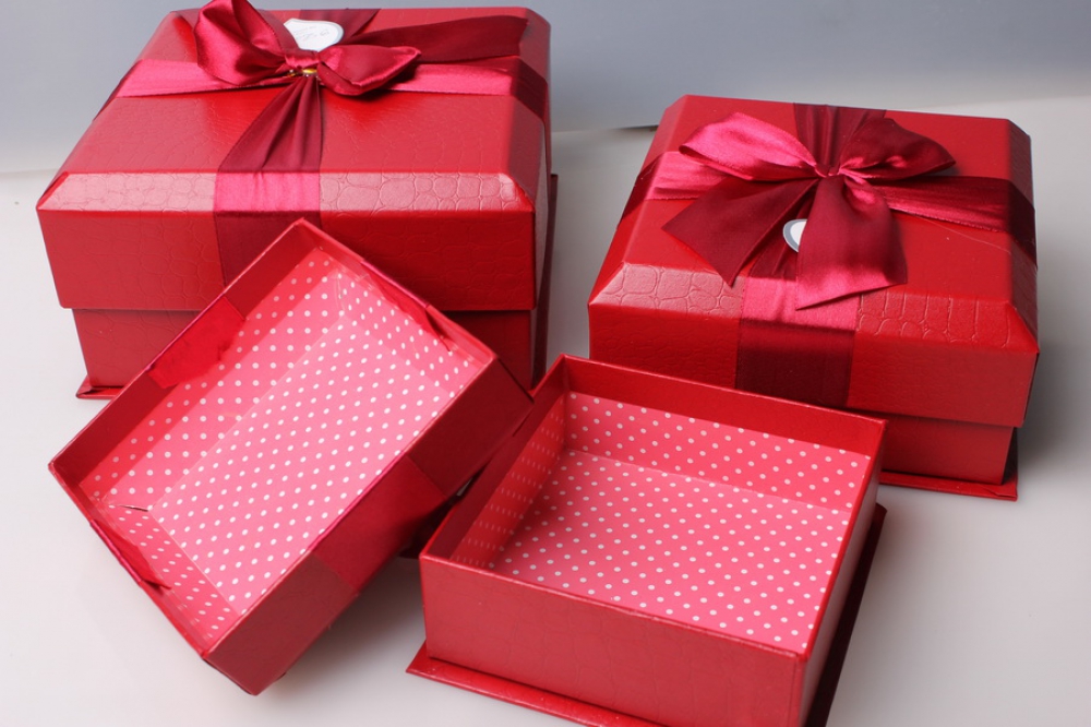 Упаковка купить воронеж. Подарочные коробки. Подарочная коробочка. Красивые коробочки. Коробочка для подарка.